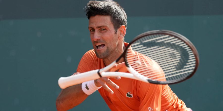 Novak Djokovic schmeisst seinen Schläger nach einem verlorenen Punkt – unabsichtlich?