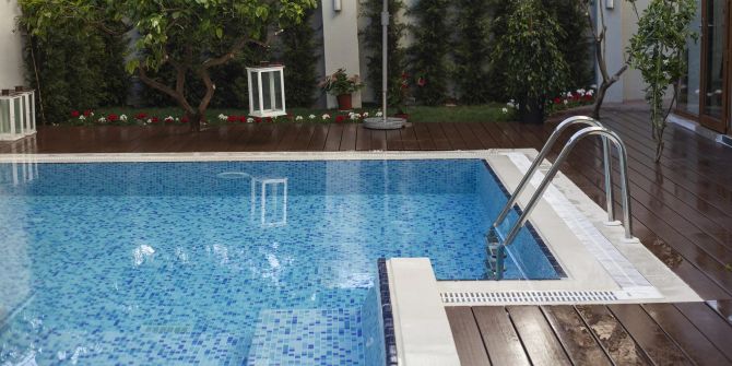 Schwimmbad pool