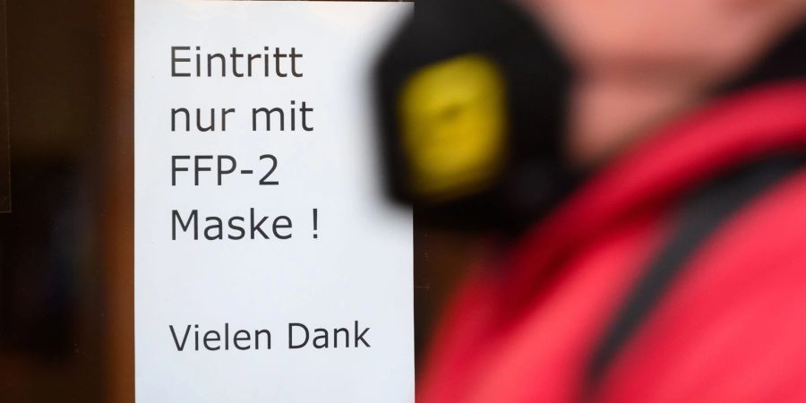Der Hamburger Senat hat beschlossen, weitergehende Schutzregeln wie zusätzliche Maskenpflichten zu beenden.