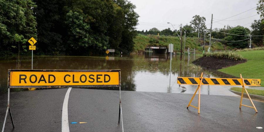 Die Marsden Parade an der Brisbane Street in Ipswich wurde gesperrt, nachdem starke Regenfälle zu Überschwemmungen geführt hatten.