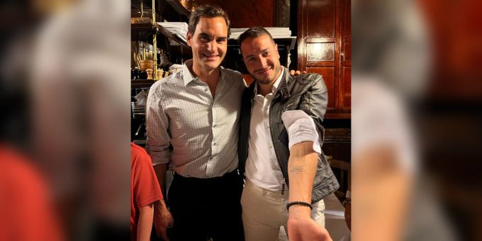 Star begeistert - Fan mit Federer-Tattoo trifft sein Idol im Restaurant