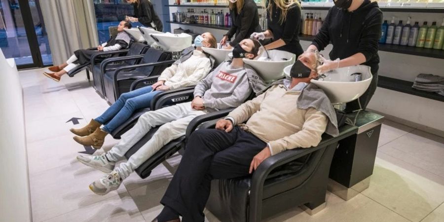 Friseurbetrieb in Amsterdam im November 2021