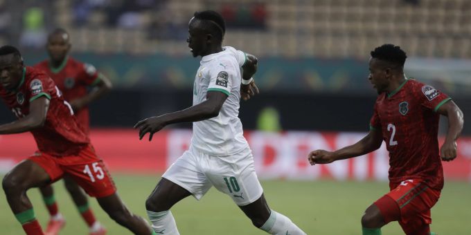 Sadio Mané (Mitte) im Trikot der senegalesischen Nationalmannschaft. Sadio Mané