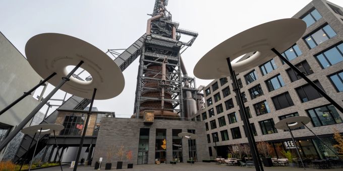 Ehemalige Industrieanlagen treffen auf moderne Bauten in der Stadt. Esch/Alzette in Luxemburg ist Europäische Kulturhauptstadt 2022. In zahlreichen Gebäuden werden dann Ausstellungen präsentiert. Kulturhauptstadt Esch/Alzette