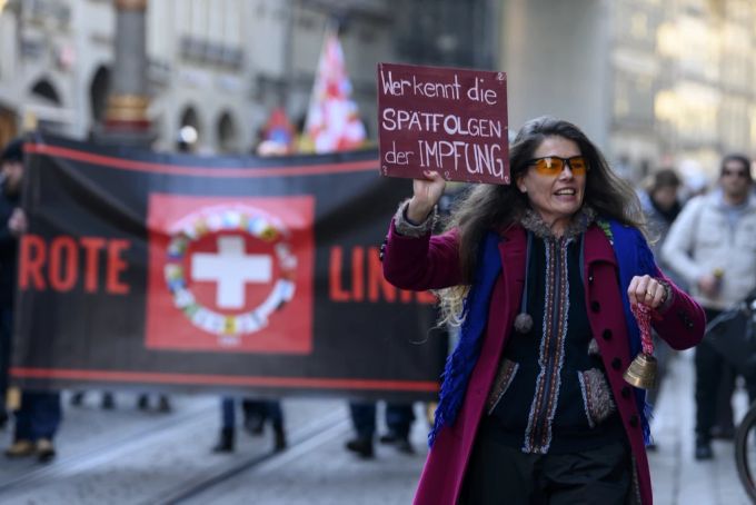 Eine Gegnerin der Impfung gegen das Coronavirus bei der Demo in Bern. Coronavirus