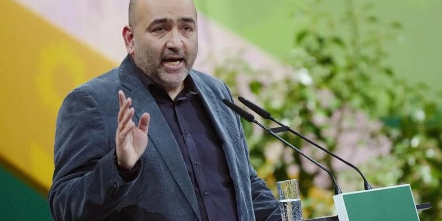 Grünenpolitiker Omid Nouripour spricht beim Bundesparteitag von Bündnis 90/Die Grünen. Foto: Kay Nietfeld/dpa