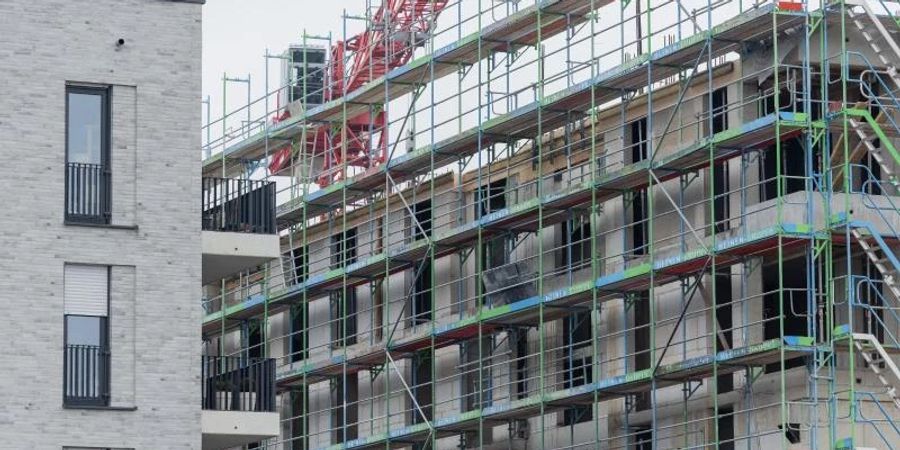 Neubauwohnungen, die nach dem KfW-Förderprogramm für Effizienzhäuser KfW55 der Kreditanstalt für Wiederaufbau entstanden sind und entstehen, aufgenommen im Stadtteil Ehrenfeld in Köln. Foto: Rolf Vennenbernd/dpa