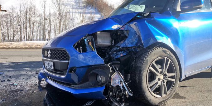 Das Auto wurde total beschädigt. Unfall
