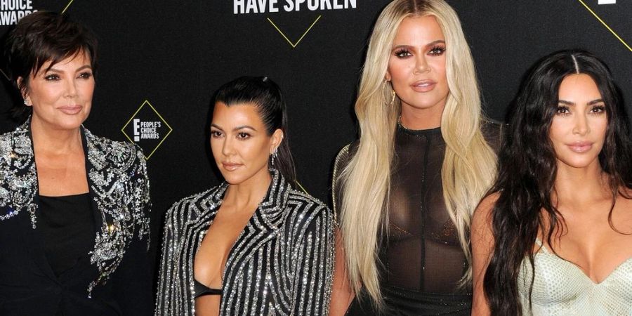 Kris Jenner mit Kourtney, Khloe und Kim Kardashian (v. l.)