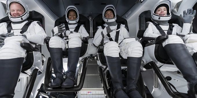 Chris Sembroski, Sian Proctor, Jared Isaacman and Hayley Arceneaux (von links nach rechts) vor einem der ersten Raumflüge mit der Space-X-Rakete. (Archivbild) Chris Sembroski, Sian Proctor, Jared Isaacman and Hayley Arceneaux (von links nach rechts) vor einem der ersten Raumflüge mit der Space-X-Rakete. (Archivbild)