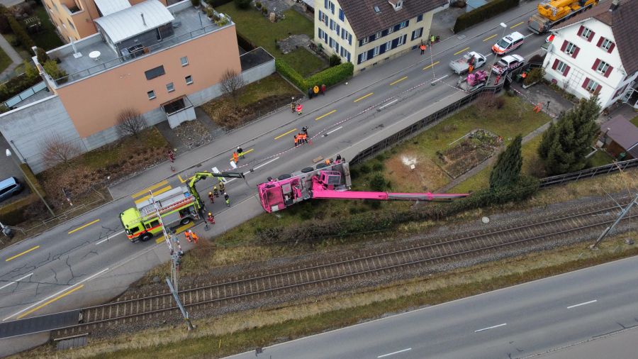 In der Folge musste die Hochstrasse gesperrt werden.