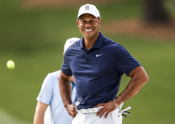 Tiger Woods spielt Golf. Tiger Woods golf