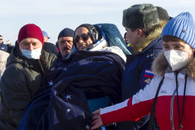 Der Nasa-Astronaut Vande Hei nach seiner Landung in Kasachstan. Nasa Astronauten