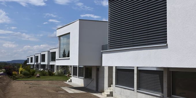 Insbesondere Einfamilienhäuser werden immer teurer. (Archivbild) haus