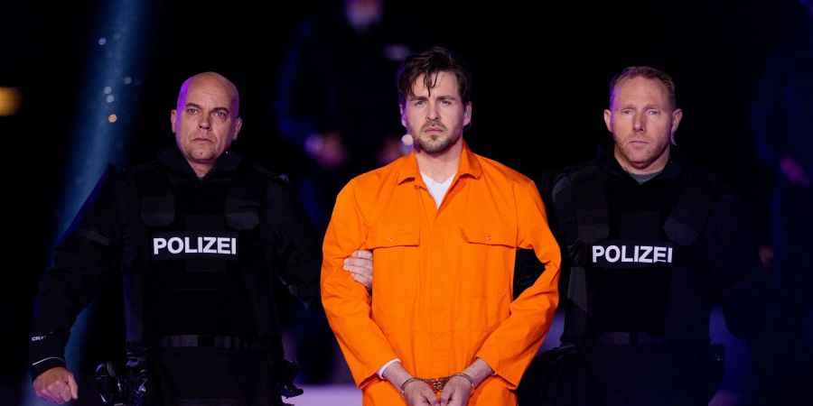 Sänger Alexander Klaws steht als Jesus bei RTL-Oster-Produktion "Die Passion" auf dem Essener Burgplatz auf der Bühne.