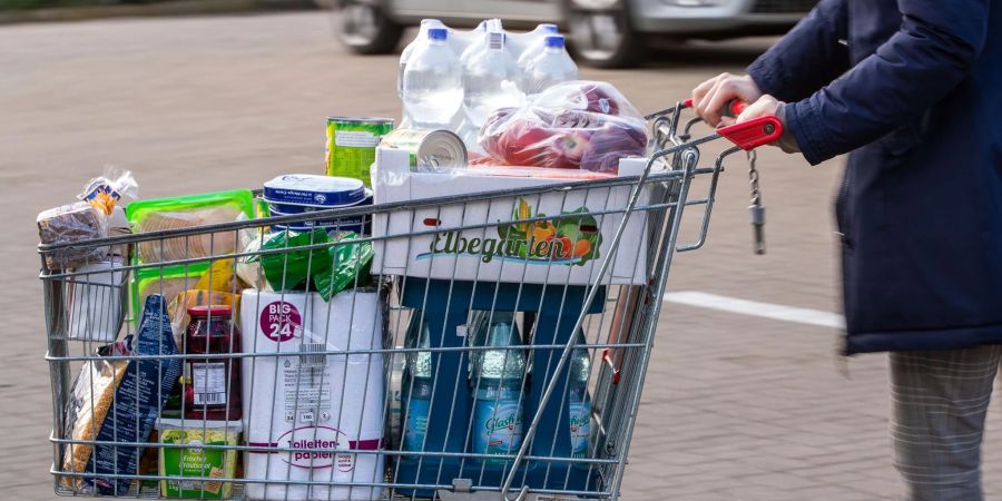 Viele Menschen machen sich Sorgen über einen Preisanstieg von Nahrungsmitteln und Getränken.