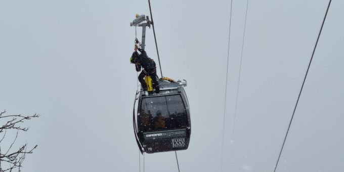 Anstatt Helikopter - Verletzte Frau in Laax GR von Gondel aus gerettet