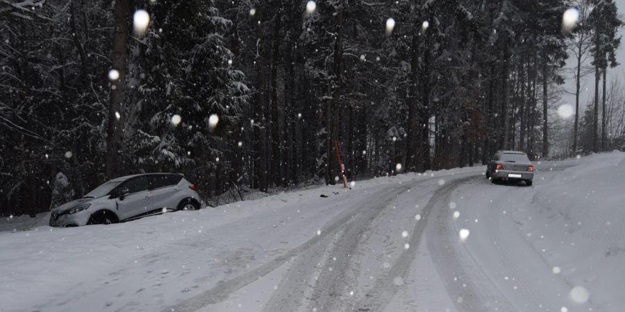 Heiden AR: Kollision auf Schneebedeckter Strasse