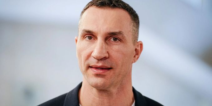 Der frühere Boxweltmeister Wladimir Klitschko ist mit einer Delegation aus Kiew nach Berlin für verschiedene Treffen mit deutschen Ministern gereist. Der frühere Boxweltmeister Wladimir Klitschko ist mit einer Delegation aus Kiew nach Berlin für verschiedene Treffen mit deutschen Ministern gereist.