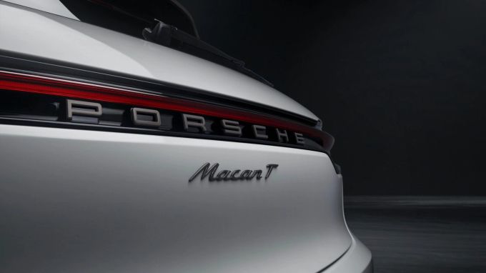 Technisch lockt der Macan T vor allem mit einem in GTS-Manier überarbeiteten Fahrwerk 2022 Porsche Macan T