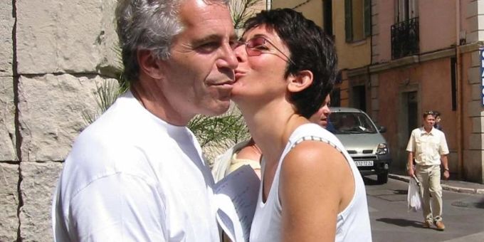 Der verstorbene US-Milliardär Jeffrey Epstein mit seiner inzwischen verurteilten Partnerin Ghislaine Maxwell (Archivbild). Foto: -/US Attorney Office via ZUMA Press Wire/dpa Der verstorbene US-Milliardär Jeffrey Epstein mit seiner inzwischen verurteilten Partnerin Ghislaine Maxwell (Archivbild). Foto: -/US Attorney Office via ZUMA Press Wire/dpa