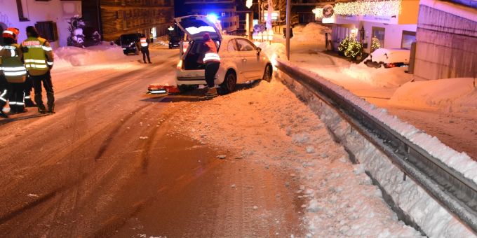 Klosters GR: Autolenkerin wird in Leitplanke geschleudert Klosters GR: Autolenkerin wird in Leitplanke geschleudert