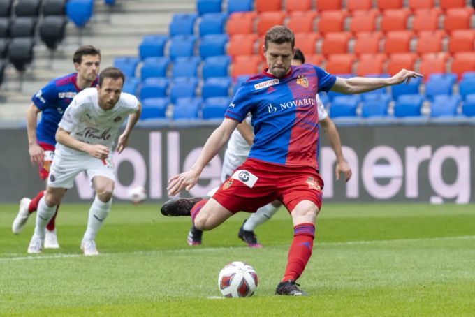 Fabian Frei trifft vom Penaltypunkt aus. (Archivbild) FC Basel