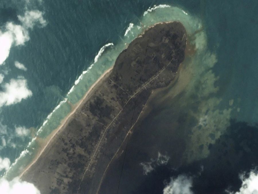 Nach der gewaltigen Eruption ist auf der Hauptinsel Tongatapu nicht mehr viel Grünes zu erkennen.