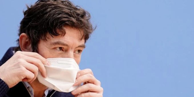Christian Drosten, Direktor des Instituts für Virologie an der Charité Berlin, bei einer Pessekonferenz. Christian Drosten