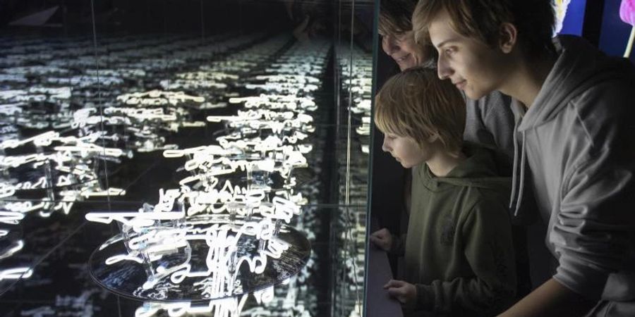 Die «Kunsthalle Praha» hat mit zwei kostenlosen Eröffnungstagen am 22. und 23. Februar und einer Ausstellung über «Hundert Jahre Elektrizität in der Kunst» ihre Türen für Besucher geöffnet. Foto: Øíhová Michaela/CTK/dpa