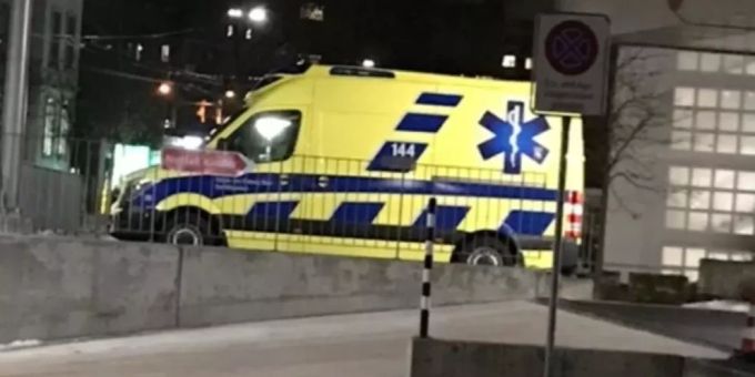 Mann durch umstürzende Baubeschränkung verletzt.