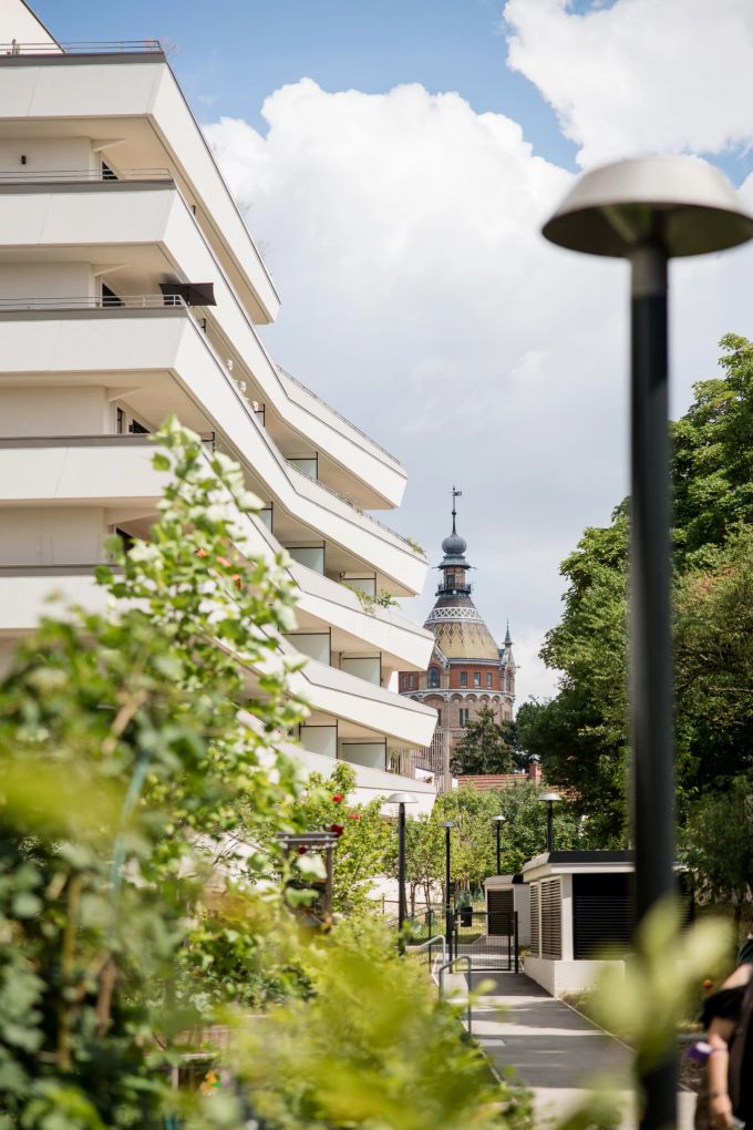 Die «Biotope City» ist eines der Quartiere, die im Fokus der Internationalen Bauausstellung in Wien stehen. Grün Stadt QuartierGebäude Kirche Kuppel