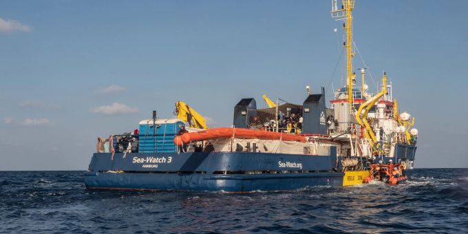 Rom - Deutsches Rettungsschiff rettet Migranten im Mittelmeer