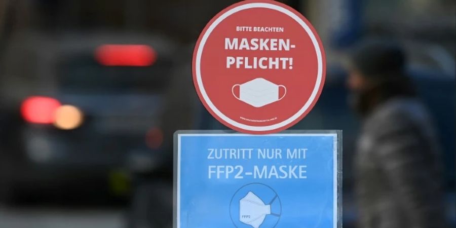 Hinweis auf Maskenpflicht in Bayern