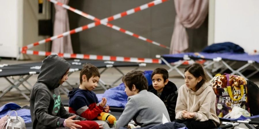 Ukrainische Kinder nach ihrer Ankunft in Berlin