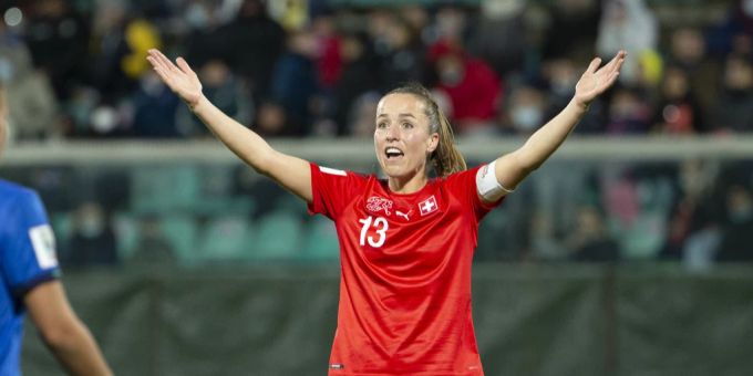 Lia Wälti will sich mit der Schweizer Frauen-Nati für die WM 2023 qualifizieren. Schweizer Nati