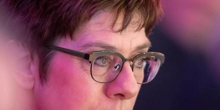 Annegret Kramp-Karrenbauer bei einer Veranstaltung Ende Februar in Mecklenburg-Vorpommern. Foto: Jens Büttner/dpa-Zentralbild/ZB