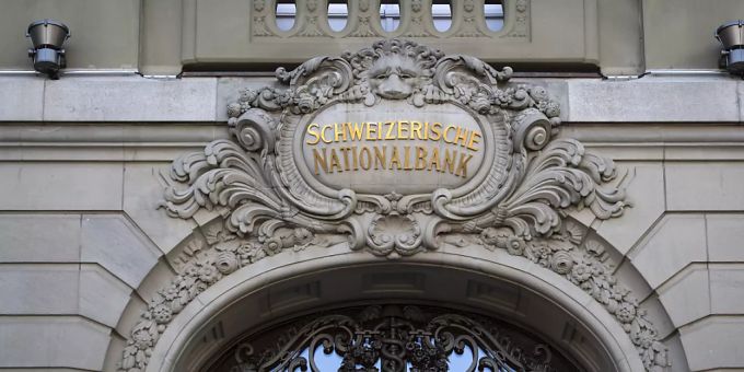 Die Schweizer Nationalbank (SNB) steht aktuell aufgrund des starken Franken unter Druck. (Archiv) franken snb