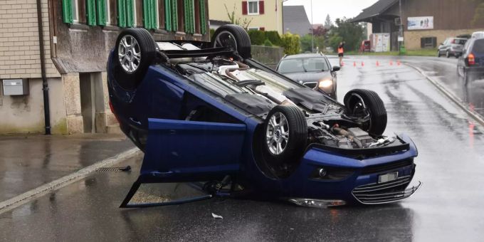 Das Auto erlitt Totalschaden.