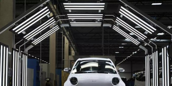 Ein Pkw des Elektroauto-Herstellers e.Go steht in der Werkshalle in der Endabnahme. Der Aachener Elektroautohersteller e.Go Mobile befindet sich in einem Insolvenzverfahren. Foto: Oliver Berg/dpa Ein Pkw des Elektroauto-Herstellers e.Go steht in der Werkshalle in der Endabnahme. Der Aachener Elektroautohersteller e.Go Mobile befindet sich in einem Insolvenzverfahren. Foto: Oliver Berg/dpa