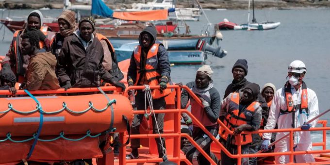 Flüchtlinge an Bord der Menkalinan. (Archivbild) Menkalina