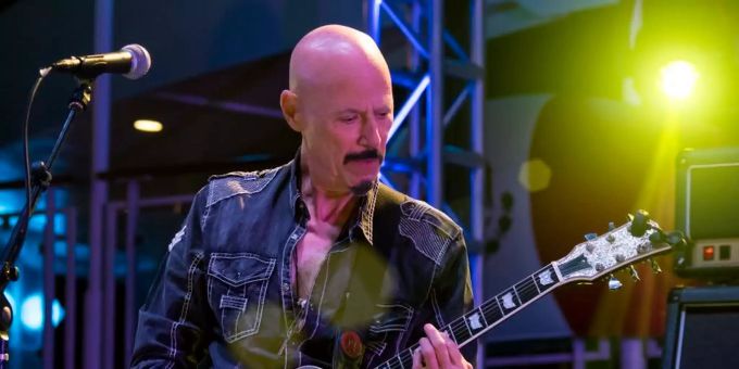 Der ehemalige Kiss-Gitarrist Bob Kulick ist gestorben. kiss bob kulick