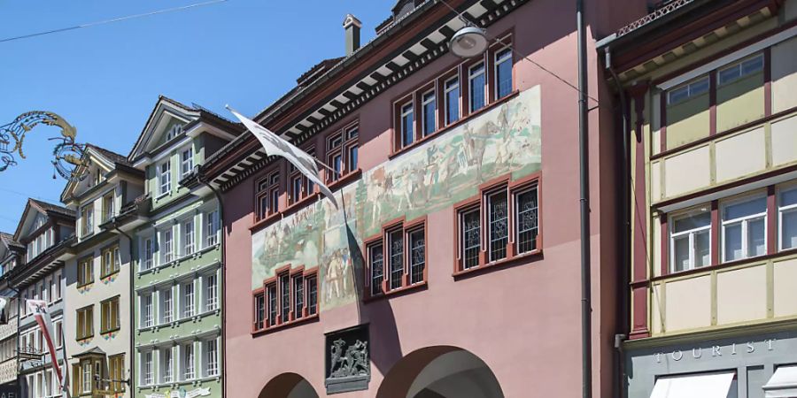 Die Verhandlung gegen den ehemaligen Leitenden Staatsanwalt von Appenzell Innerrhoden findet Mitte August im Ratssaal an der Hauptgasse von Appenzell statt. (Archivbild)