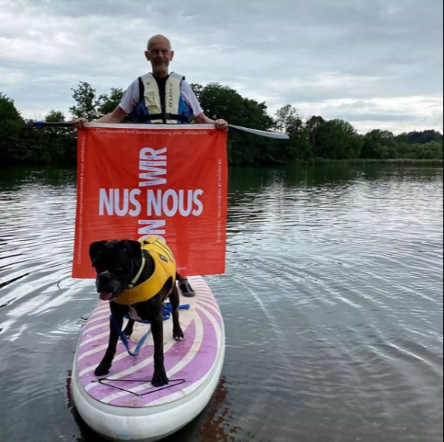 «Mister Corona» Daniel Koch mit Hund auf dem Wohlensee.