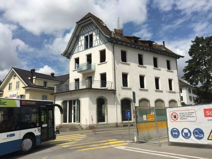 Abbruch des Gebäudes am Bahnhofplatz 1. Bahnhofplatz 1