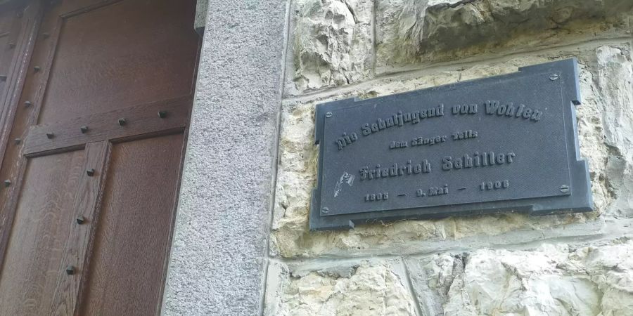 Schild an Bezirksschule Wohlen.