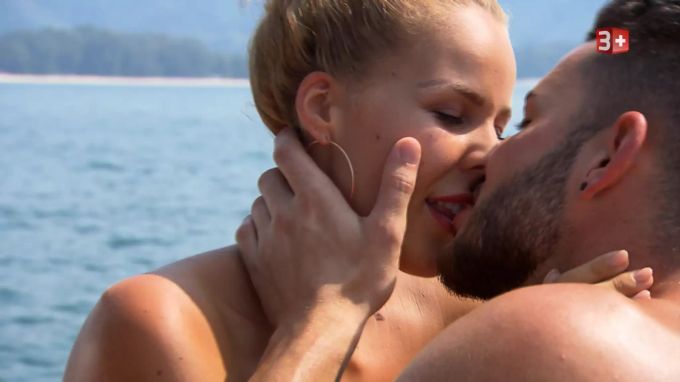Als Bachelorette 2020 küsst sich Chanelle durch die Dates. Die Trashshow wurde noch vor Corona aufgezeichnet. Bachelorette 2020