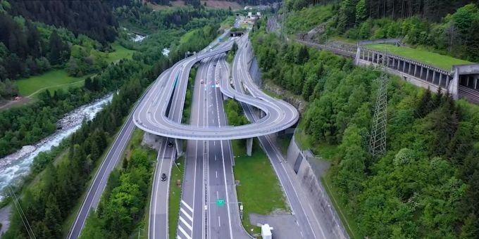 Leute bleiben Zuhause - Strassen vor dem Gotthard an Auffahrt fast leer