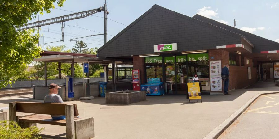 Valora dominiert bisher an den Bahnhöfen mit seinen Avec-Shops, doch die Konkurrenz durch SSP, Migros & Coop wächst.