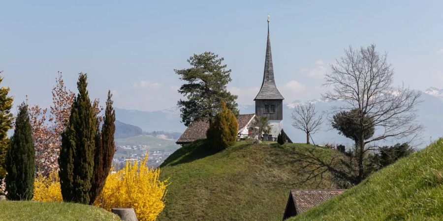 Die St. Johann Kirche in der Gemeinde Altendorf.